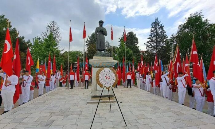 104. Yılda Ataya Saygı