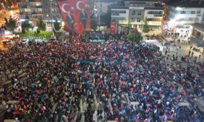 On Binler Sokağa Döküldü