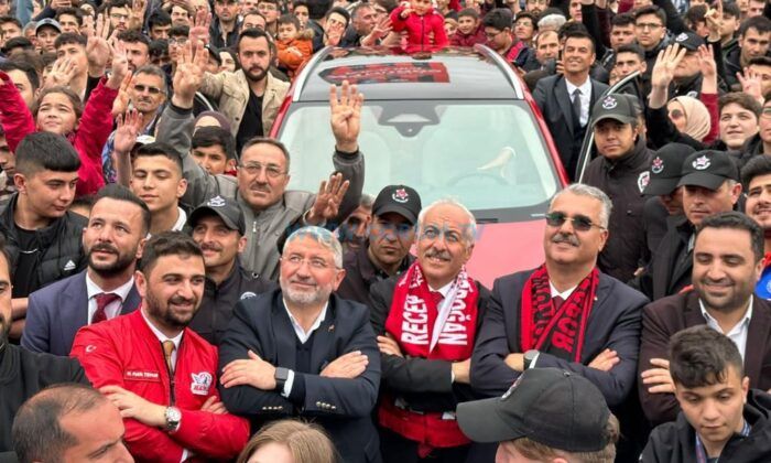 Ahlatcı: Gözleri Var Görmezler, Kulakları Var Ama Duymazlar