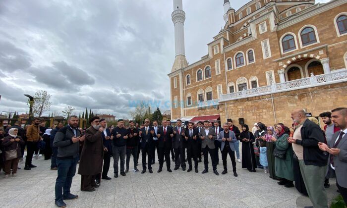 Ahlatcı, Umrecilerin Heyecanına Ortak Oldu