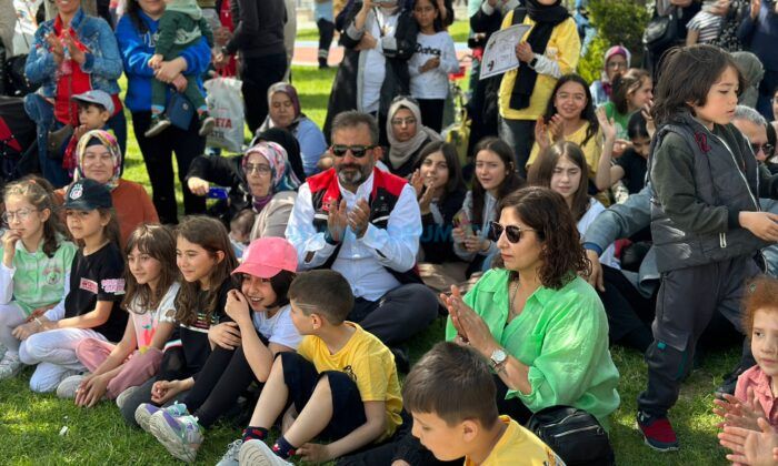 Belediye, Yedi Farklı Noktada Hedik Dağıttı