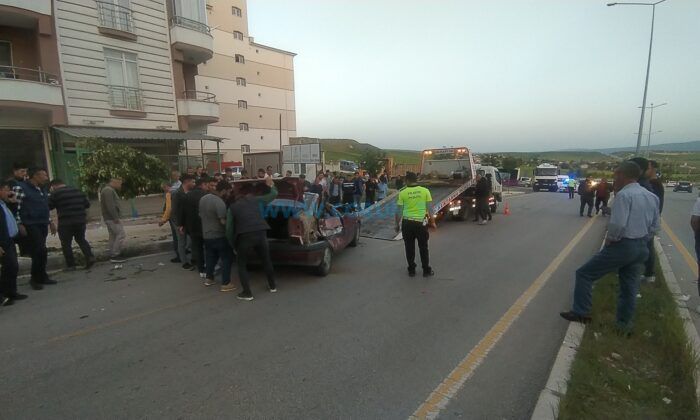 Beton Mikseriyle Otomobil, Çarpıştı: Altı Yaralı