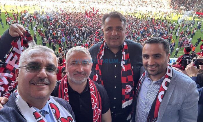 Bürokrat ve Siyasetçilerden Şampiyonluk Mesajları