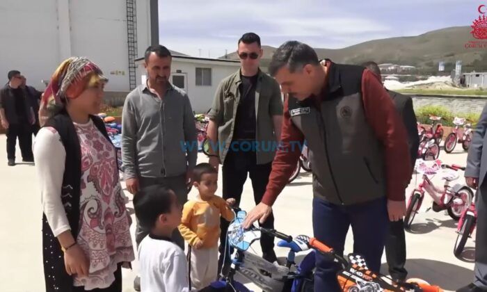 Depremzede 150 Çocuğa Bisiklet Armağan Edildi