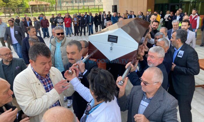 Hayatını Kaybeden Öğretim Görevlisi İçin Tören Düzenlendi