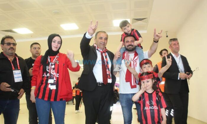 Kayrıcı’dan Futbolculara Son Model Telefon Sözü