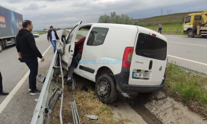 Kontrolden Çıkan Otomobil Bariyerlere Çarptı
