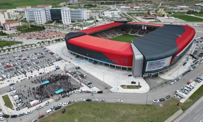 Maçı Dev Ekranda İzlediler