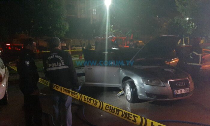 Park Halindeki Otomobil Kundaklandı