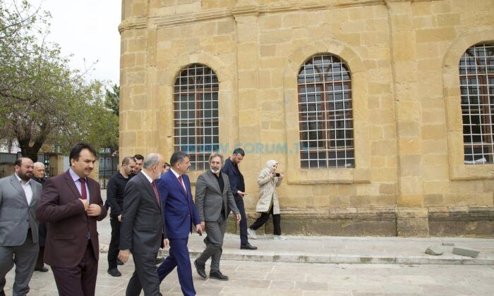 Restore Edilen Camilerde İnceleme