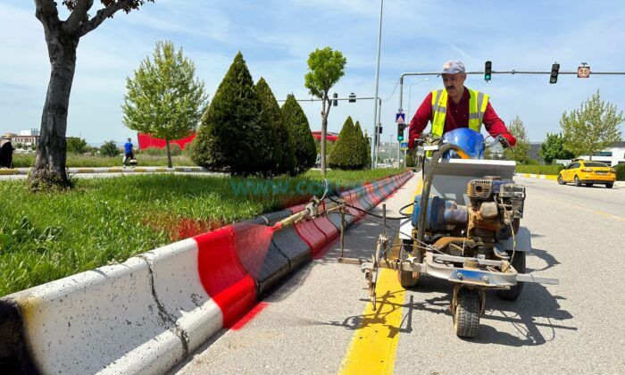 Stadyuma Çıkan Tüm Yollar Kırmızı-Siyah