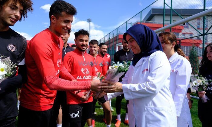 Tesislerde Çalışan Anneler Unutulmadı