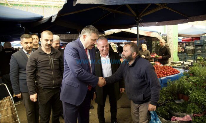 Vali Mustafa Çiftçi, Cuma Pazarında