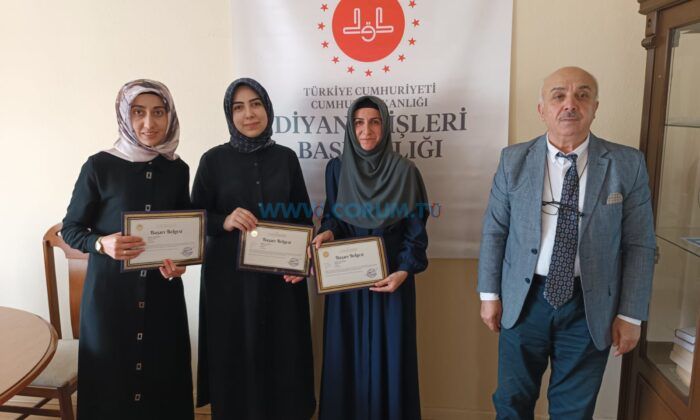 Depremzedelere Destek Veren Öğreticilere Başarı Belgesi Verildi