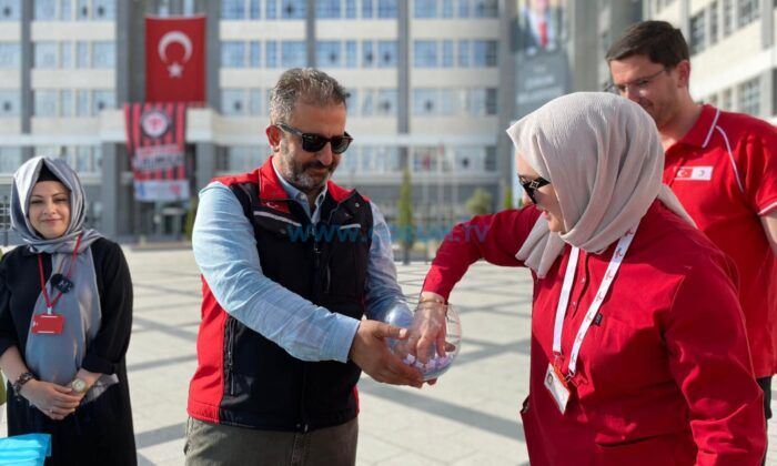 Kan Bağışı Yapan 30 Kişiye İmzalı Forma