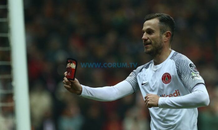 Kocaelispor Dört Futbolcuyla Görüşüyor