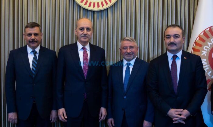 Mecliste Numan Kurtulmuş’u Kutladılar