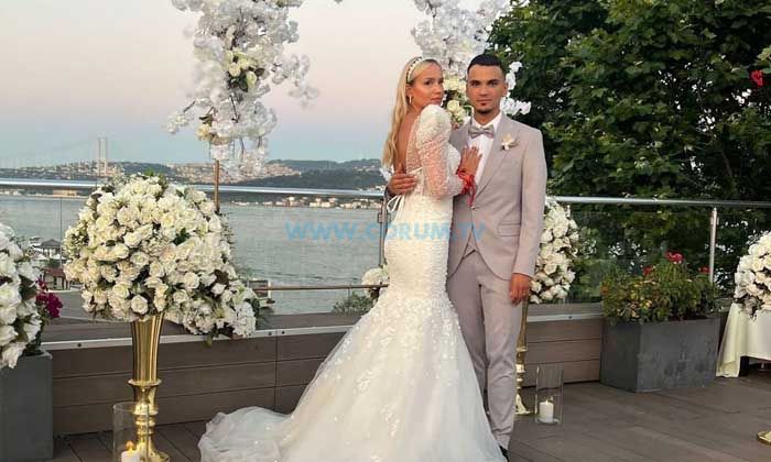 Akkaynak, Dünya Evine Girdi