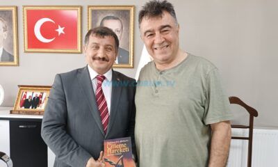 Gökgöz’den Günay’a Kitap Hediyesi