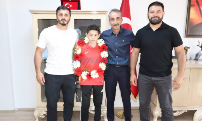 Şampiyon Güreşçi Ödüllendirildi