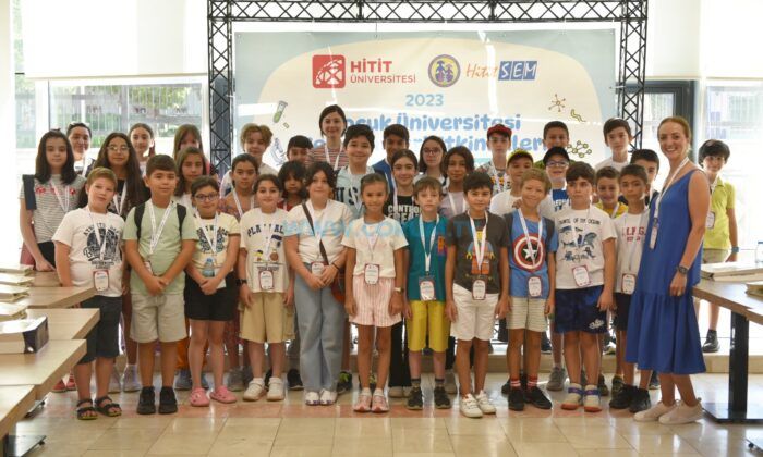 Üniversiteli Çocuklar