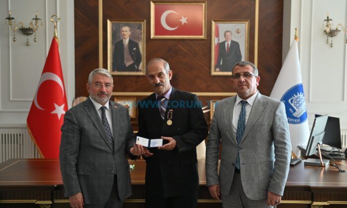 İrfan Ermiş’e Azerbaycan Zafer Medya Madalyası