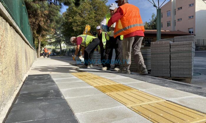 Kaldırım Yenileme Çalışmaları Sürüyor