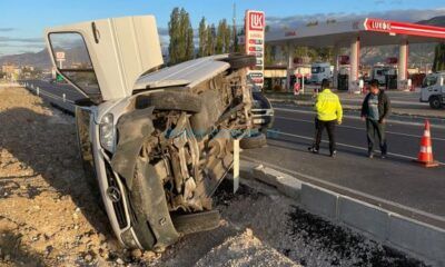 Susam Yüklü Araç Devrildi