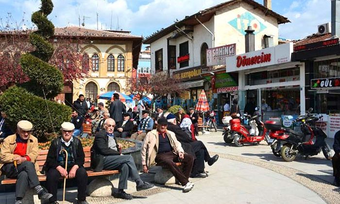 Emeklilerden Hükümete: Geçinemiyoruz