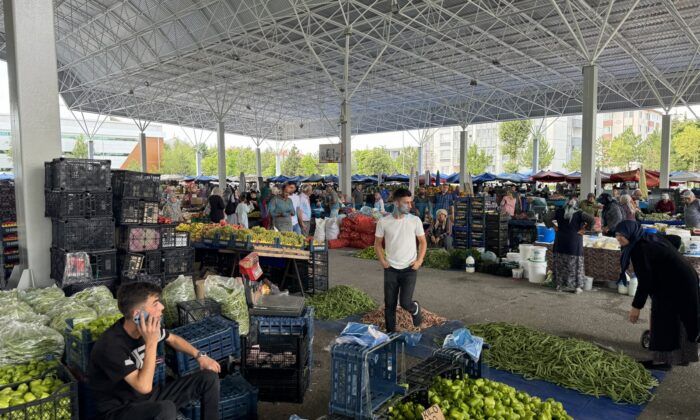 Pazarda Çadırlar Kalkıyor