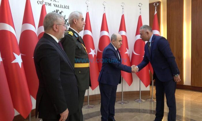 Tebrikleri Kabul Ettiler