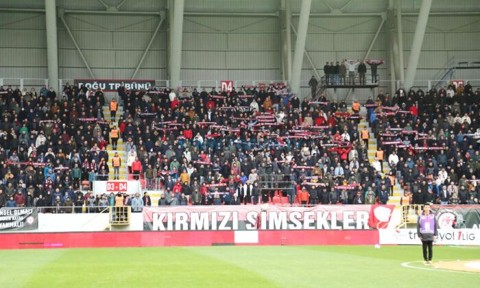 Yaklaşık 100 Kişi İzledi