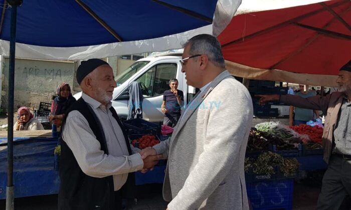 Başkan Ünlü, Pazarda Vatandaşları Dinledi