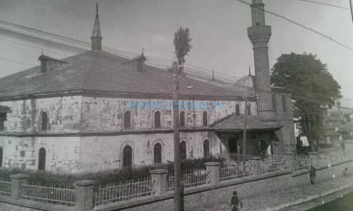 Belediye, Ulu Cami Etrafında Kesilen Ağaçlarla İlgili Açıklama Yaptı