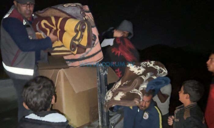 Tarım İşçilerinin Yardımına Belediye Ekipleri Koştu