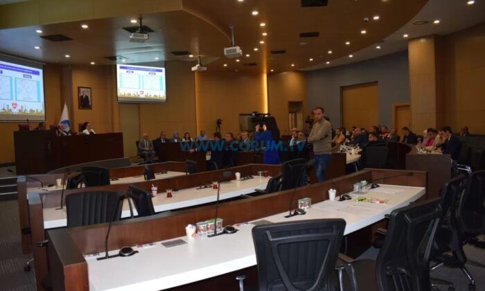 CHP’liler Belediye Meclisi’ni Terk Etti