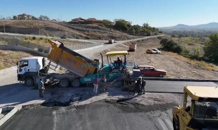 MHP’li Belediyeye Asfalt Desteği Verildi
