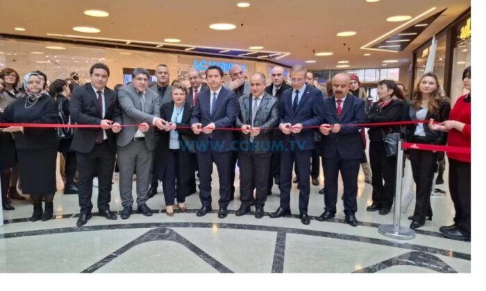 Şehit Öğretmen Anısına Resim Sergisi Açıldı