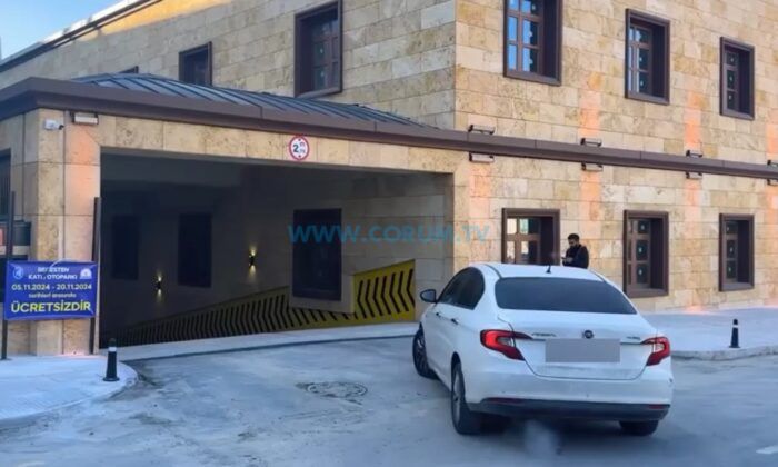 Sürücüler Dikkat, Caddedeki Bu Otopark Ücretsiz Oldu!