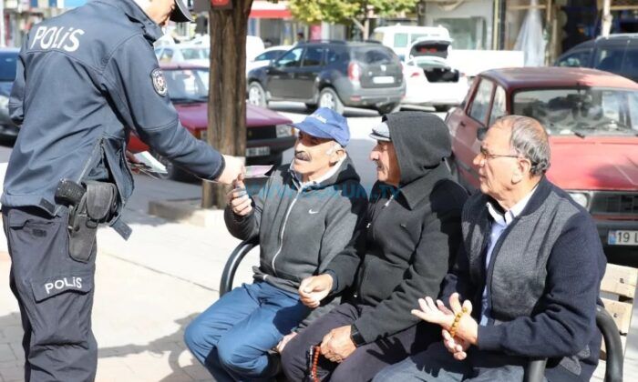 Polis, Aileleri ve Gençleri Madde Bağımlılığıyla İlgili Bilgilendiriyor
