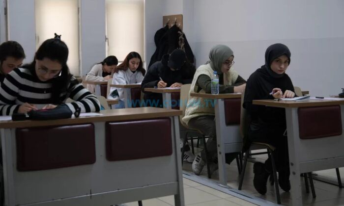 Üniversite Adaylarına Belediye Desteği