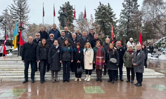 CHP’den Başöğretmene Saygı