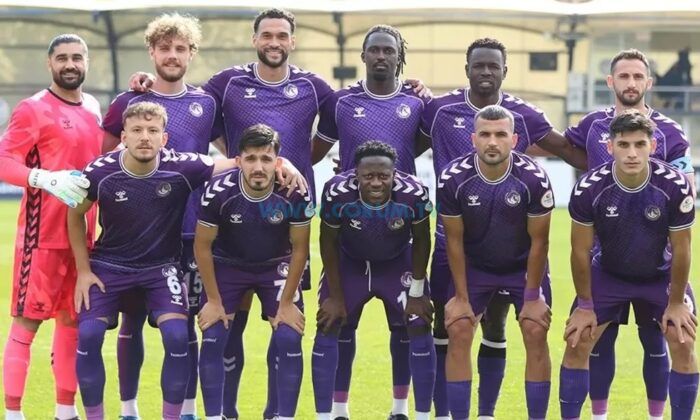 İki Takım da Pankart ile Çıktı