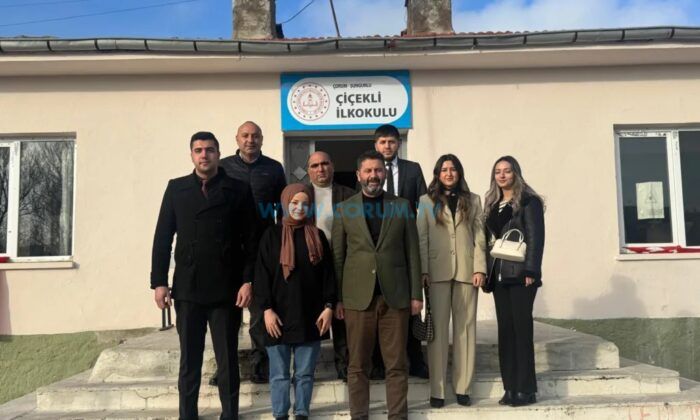 AK Partililer Öğrencilere Bot Armağan Etti