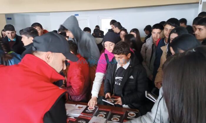 Polisten Öğrencilere Terör Farkındalık Eğitimi