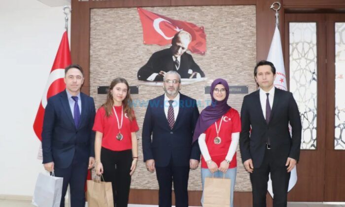 Çağlar, Dereceye Giren Öğrencileri Ödüllendirdi