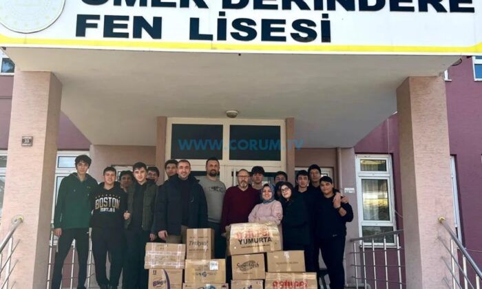 Lise Öğrencilerinden Miniklere Kitap Bağışı