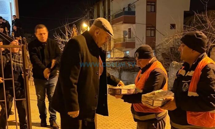 Sungurlu Belediyesi Lokum İkram Etti