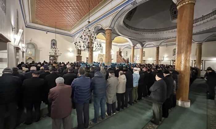 ‘Ailece Camide, Milletçe Duadayız’