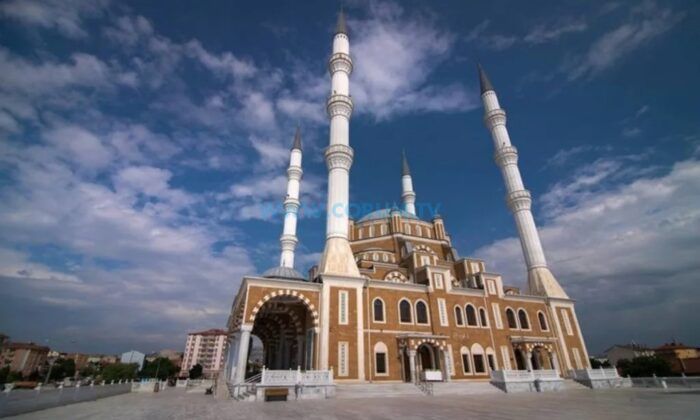 Üç Aylar Başlıyor